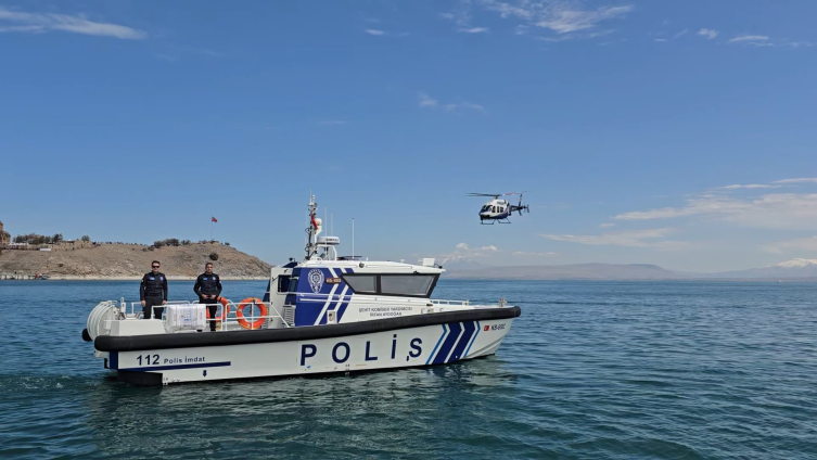 Deniz Polisi, Van Gölü'nde Inci Kefali Için Nöbette1