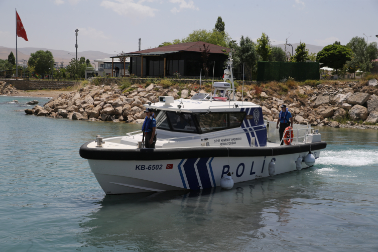Deniz Polisi, Van Gölü'nde Inci Kefali Için Nöbette2