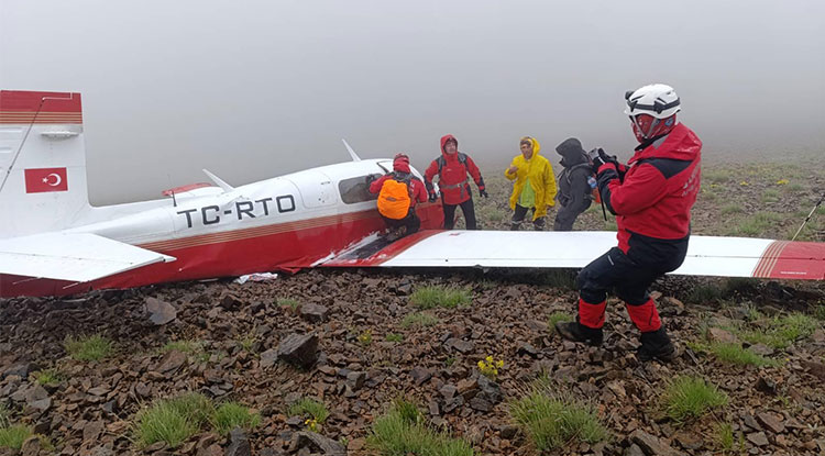 Rize’ye Giderken Düşen Jet Uçağının Enkazı Bulundu Pilot Hayatını Kaybetti 1