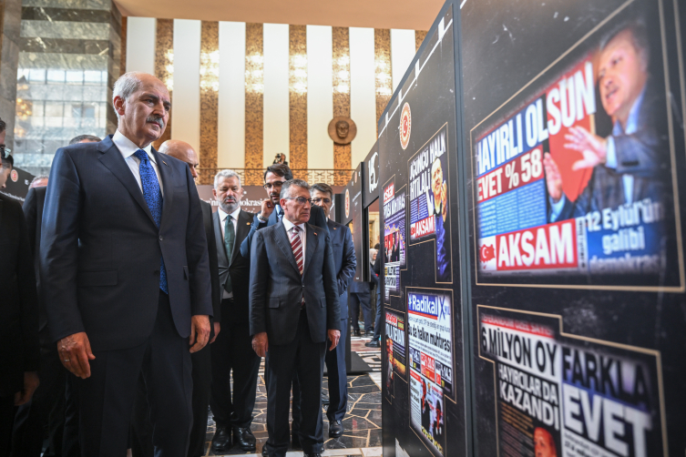 Tbmm Başkanı Kurtulmuş, Meclis'te Bombalanan Alanlara Karanfil Bıraktı3