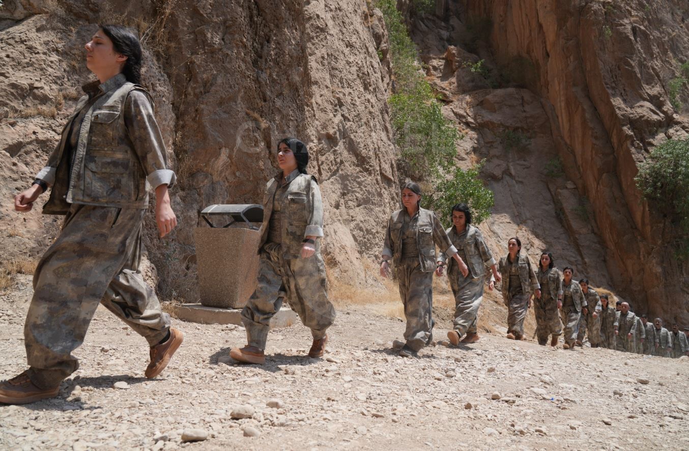 Terör Örgütü Pkk Silahlarını Imha Etti4