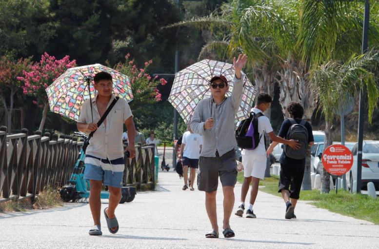 Turizm Kentinde Kavurucu Hafta Afrika Sıcakları Antalya’ya Geldi (4)