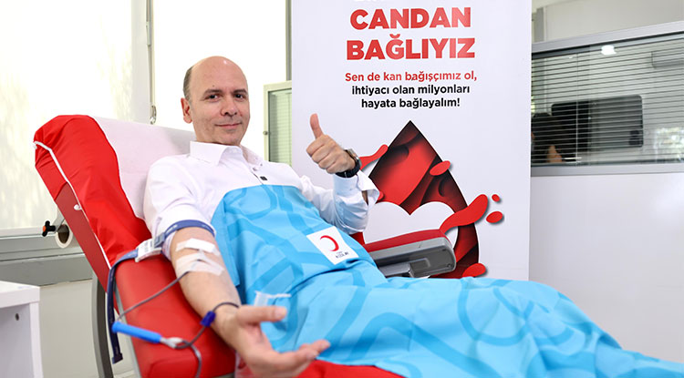Ünlülerden Türk Kızılayın Kan Ihtiyacına Yönelik Yürütülen Kampanyaya Destek