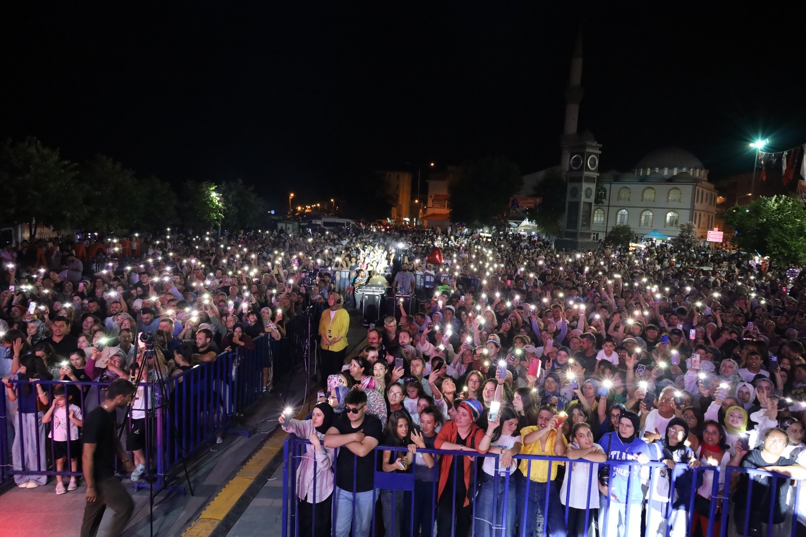 Alaçam Yaz Festivali’nde Öykü Gürman Rüzgârı