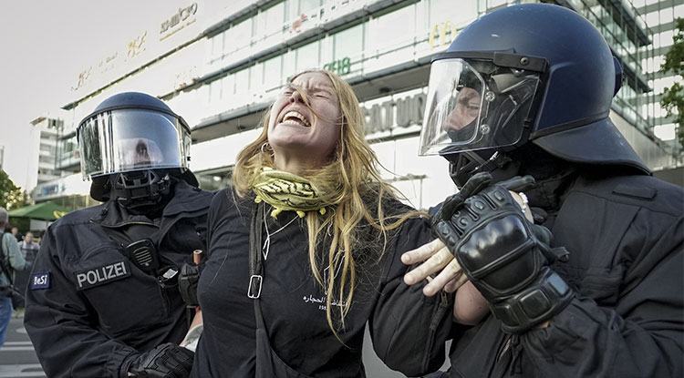 Almanya'da Polis Filistin'e Destek Eylemine Sert Müdahalede Bulundu 2