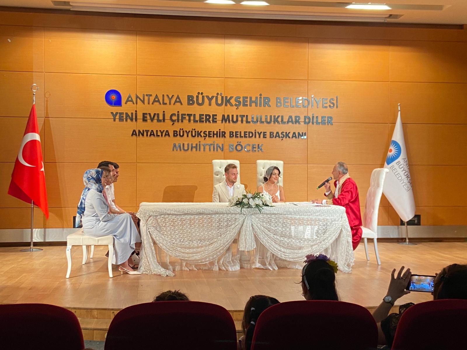 Atike Ve Cihan Evlendi Lider Medya Ailesi Büyük Mutluluğa Tanıklık Etti1