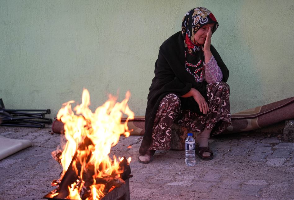 Balıkesir Sındırgı’da Depremzedeler Geceyi Sokakta Geçirdi1