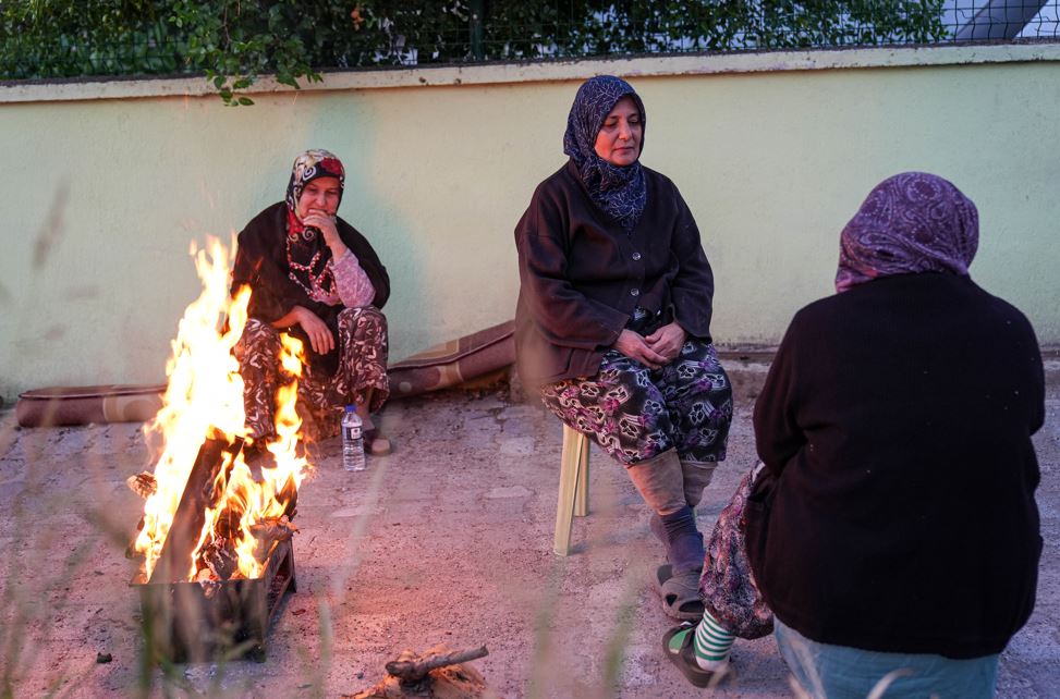 Balıkesir Sındırgı’da Depremzedeler Geceyi Sokakta Geçirdi2