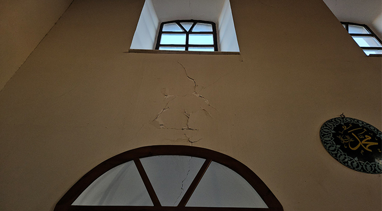 Balıkesir Sındırgı’da Meydana Gelen Depremde Tarihi Cami Zarar Gördü 1