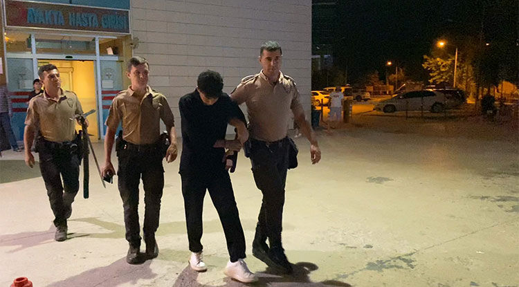 Bursa’da ‘Yok Artık’ Dedirten Görüntü Belindeki Kemerden Döner Bıçağı Çıktı 1