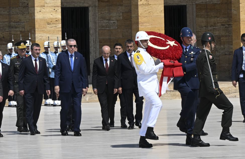 Cumhurbaşkanı Erdoğan Başkanlığındaki Yaş Üyeleri Anıtkabir'i Ziyaret Etti