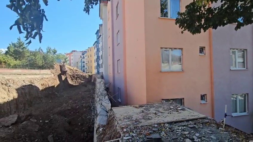 Erzurum'da Heyelan Nedeniyle 70 Ev Boşaltıldı1