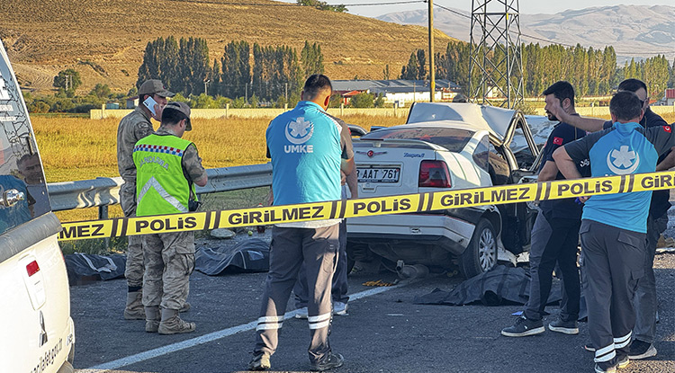 Erzurum’da Korkunç Kaza 4 Kişi Hayatını Kaybetti 1