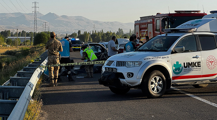 Erzurum’da Korkunç Kaza 4 Kişi Hayatını Kaybetti