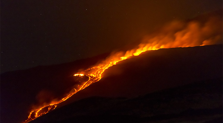 Etna Yanardağı Güçlü Şekilde Patlayarak Kül Ve Lav Püskürttü 1