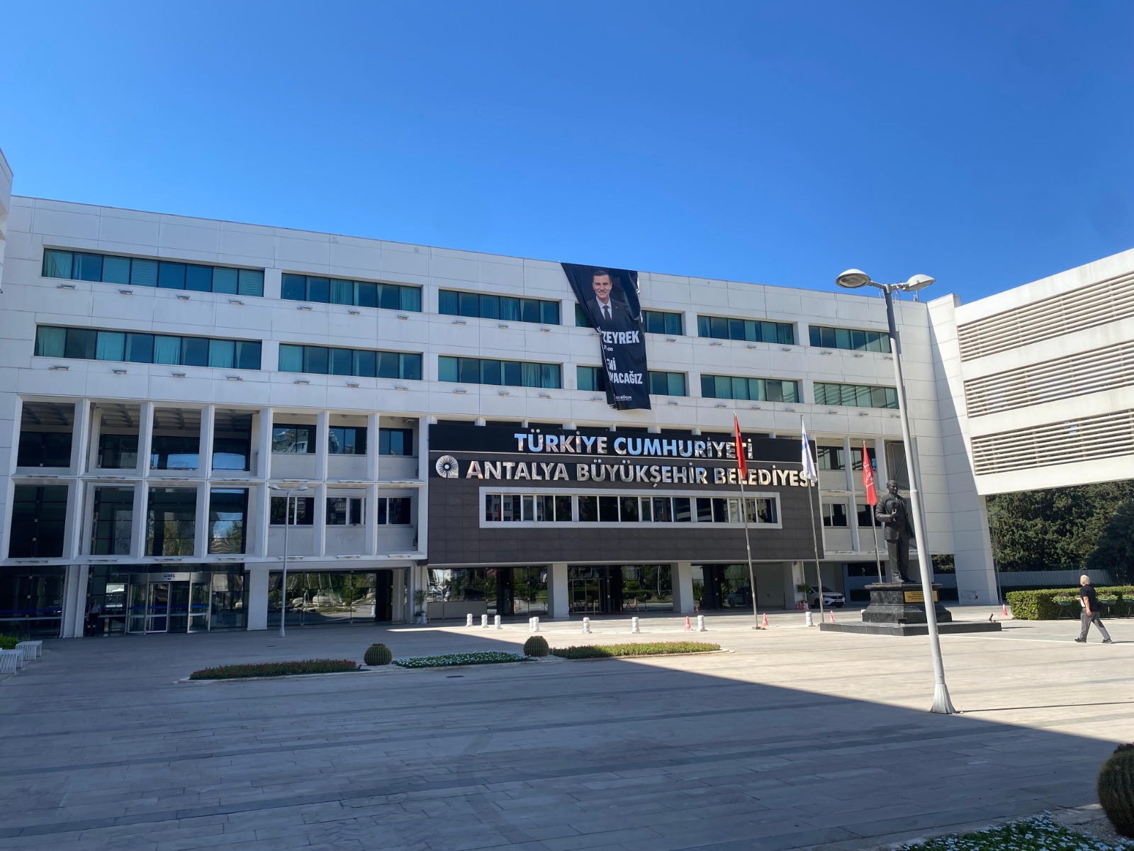 Gökhan Böcek’e Polisten Gözaltı Kıskacı1