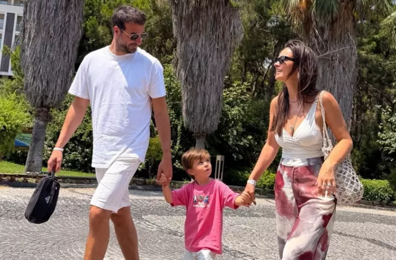 Hande Soral Efsanelerle Aynı Sahnede Ödül Aldı