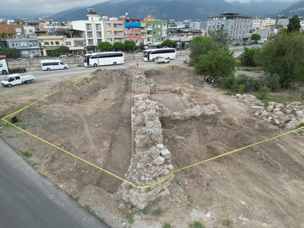 Hatay'da Tarihi Kale Kazı Çalışmalarıyla Ortaya Çıktı1