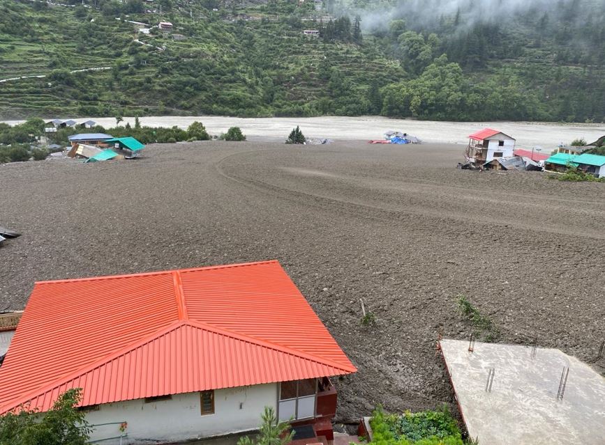 Hindistan'daki Heyelanda Yaklaşık 100 Kişi Kayboldu1