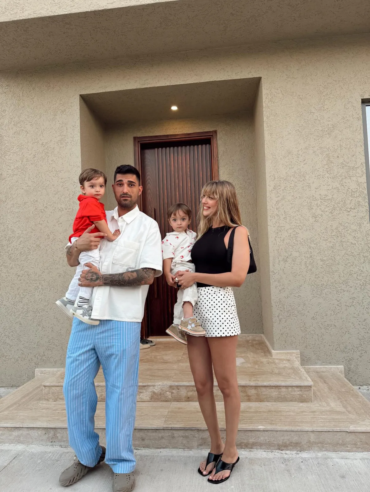 İdo Tatlıses Ve Yasemin Şefkatli'nin Aile Pozu Beğeni Topladı1