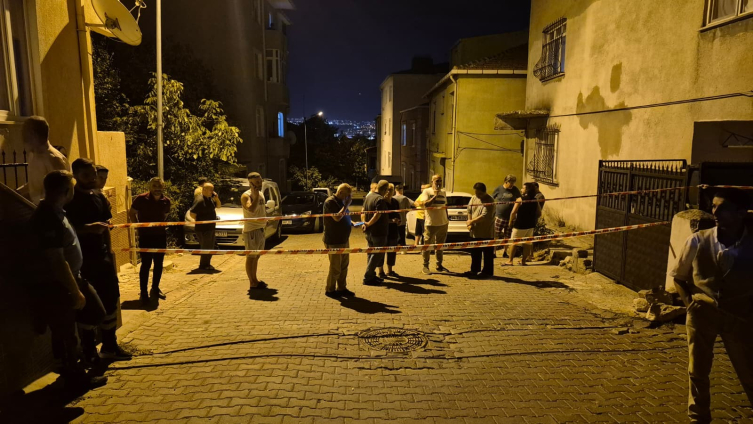 İstanbul'da Duvarlarından Ses Gelen 2 Bina Boşaltıldı1