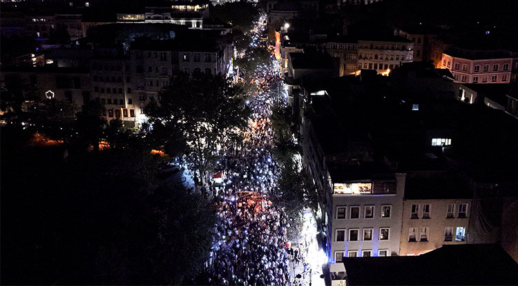 İstanbul’da Gazze'ye Umut Işığı Ol Sloganıyla Yürüyüş Düzenlendi