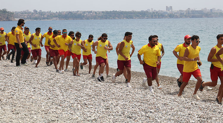 Konyaaltı’nın Sarı Melekleri Güven Veriyor 4