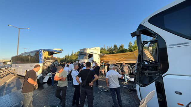 Küçükçekmece Tem Otoyolu'ndaki Zincirleme Kaza1