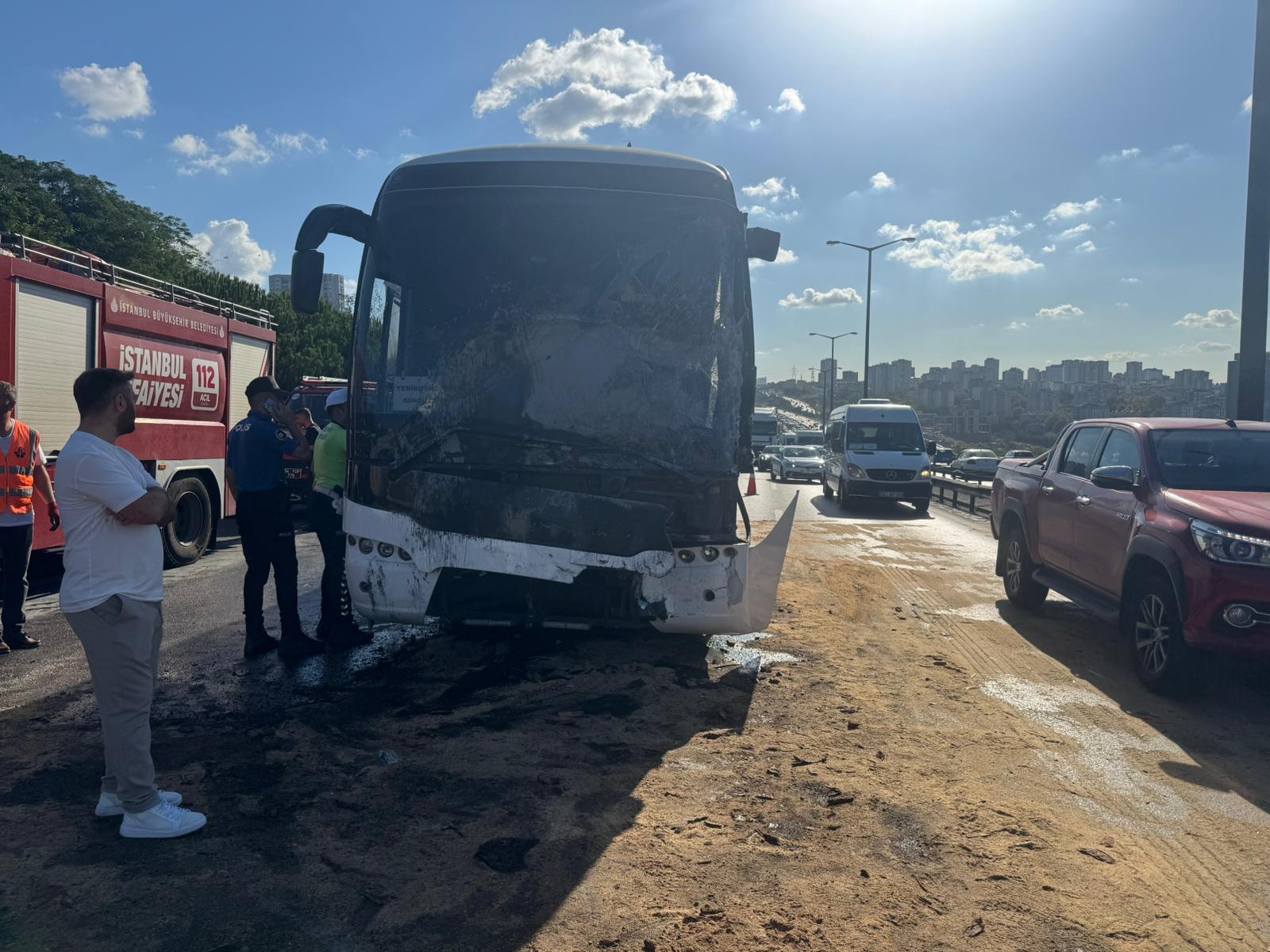 Küçükçekmece Tem Otoyolu'ndaki Zincirleme Kaza2