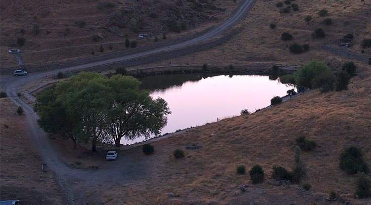 Malatya'daki Dipsiz Göl Gün Batımında Güzel Manzara Sundu 1