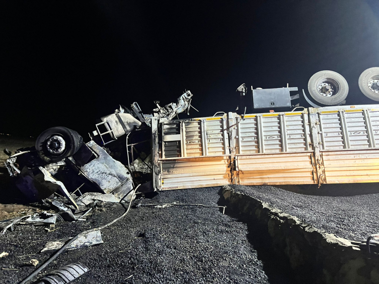 Mardin'de Ters Dönen Tır Alev Aldı, Şoför Yanarak Can Verdi1