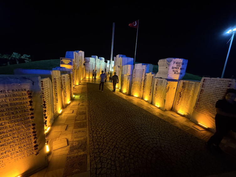 Marmara Depremi Şehitleri Anıldı3