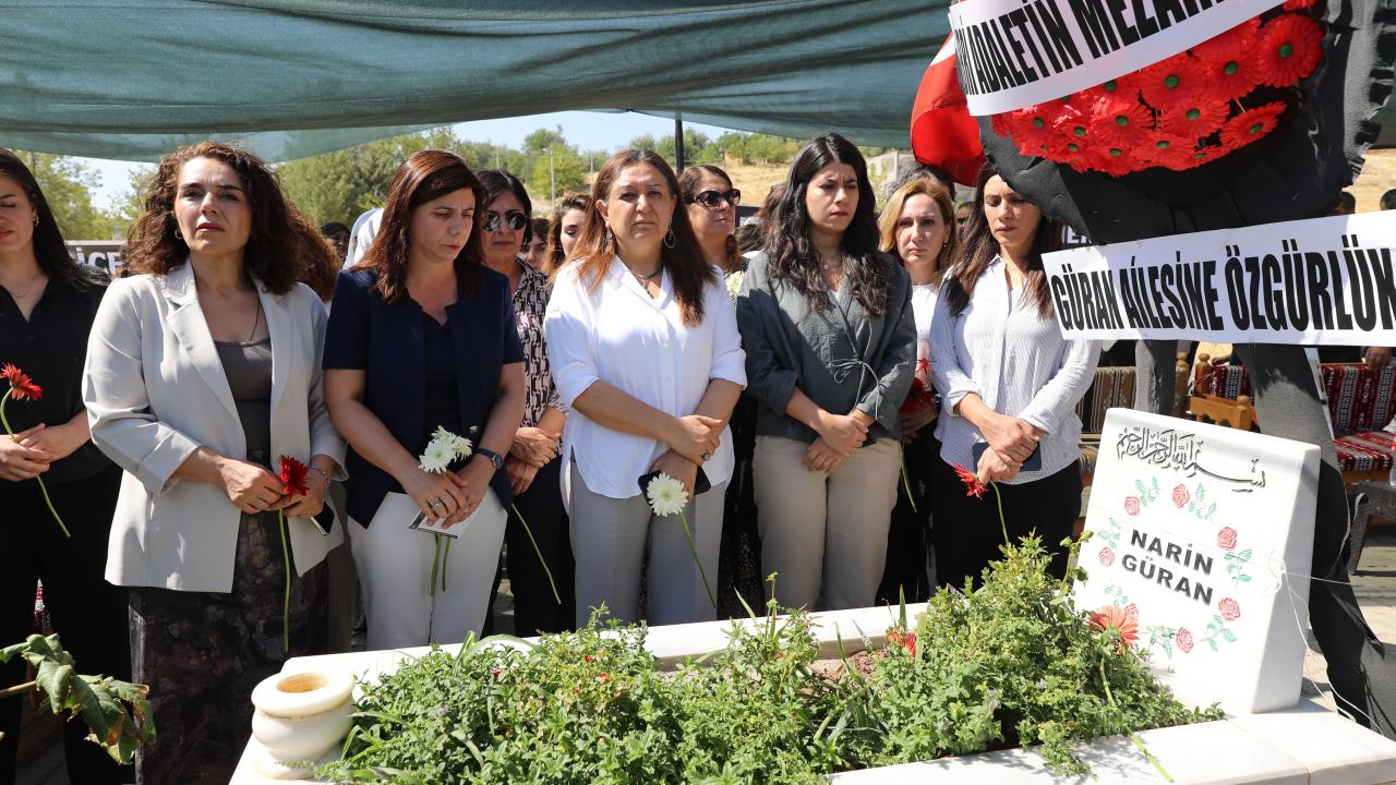 Narin Güran, Mezarı Başında Anıldı