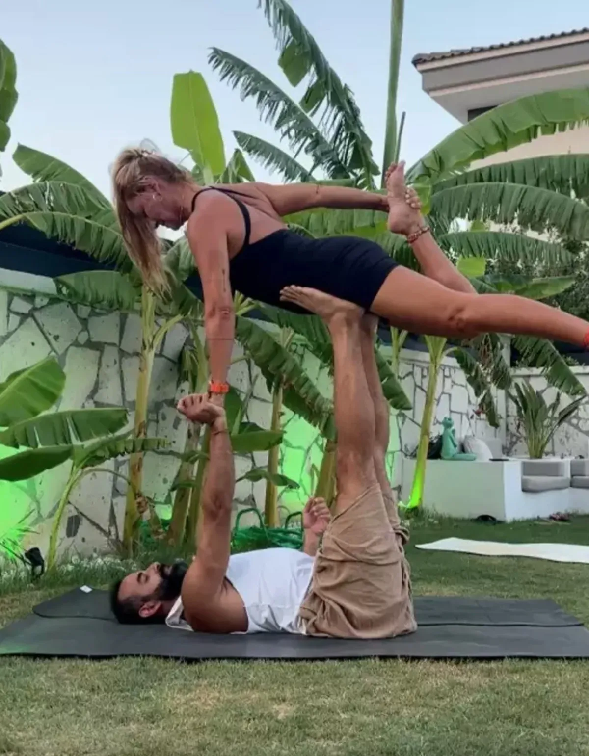 Pınar Altuğ Yayınladığı Yoga Videosu Gündem Oldu2