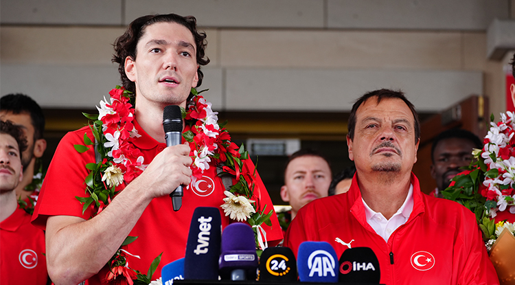 12 Dev Adam Avrupa Ikinciliğinin Buruk Sevincini Yaşıyor 2