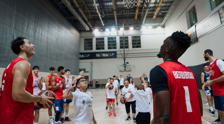 Anadolu Efes, Z İ Ç E V Öğrencilerini Antrenmanda Ağırladı 1