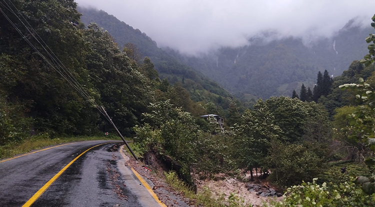 Artvin'de Etkili Olan Sağanak Yağış, Sel Ve Heyelanlara Neden Oldu 2