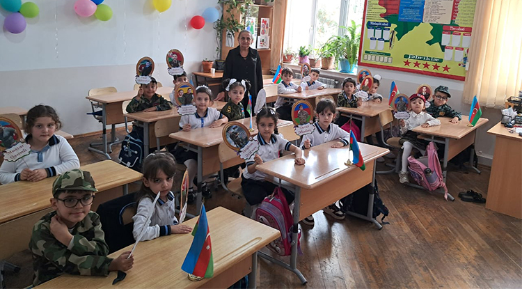 Azerbaycan’da Bir Ortaokulda Anma Günü Dolayısıyla Etkinlikler Gerçekleştirildi 1