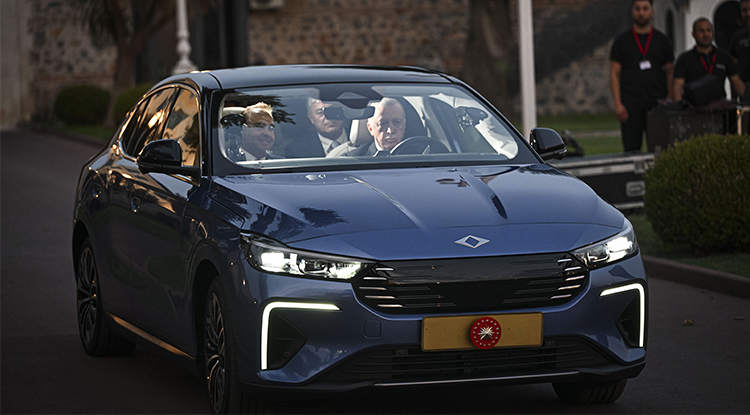 Cumhurbaşkanı Erdoğan'a Togg'un Yeni Modeli T10 F Hediye Edildi 2