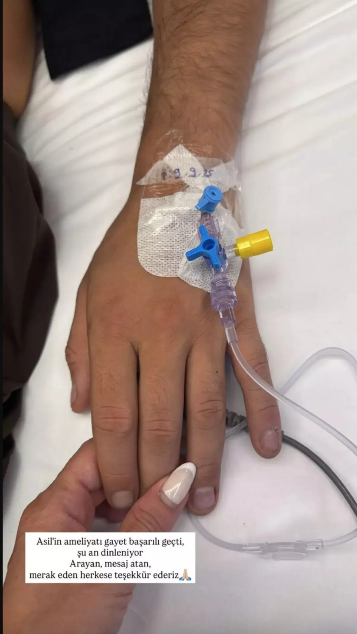 Derya Uluğ'un Sevgilisi Şarkıcı Asil Gök Ameliyat Oldu