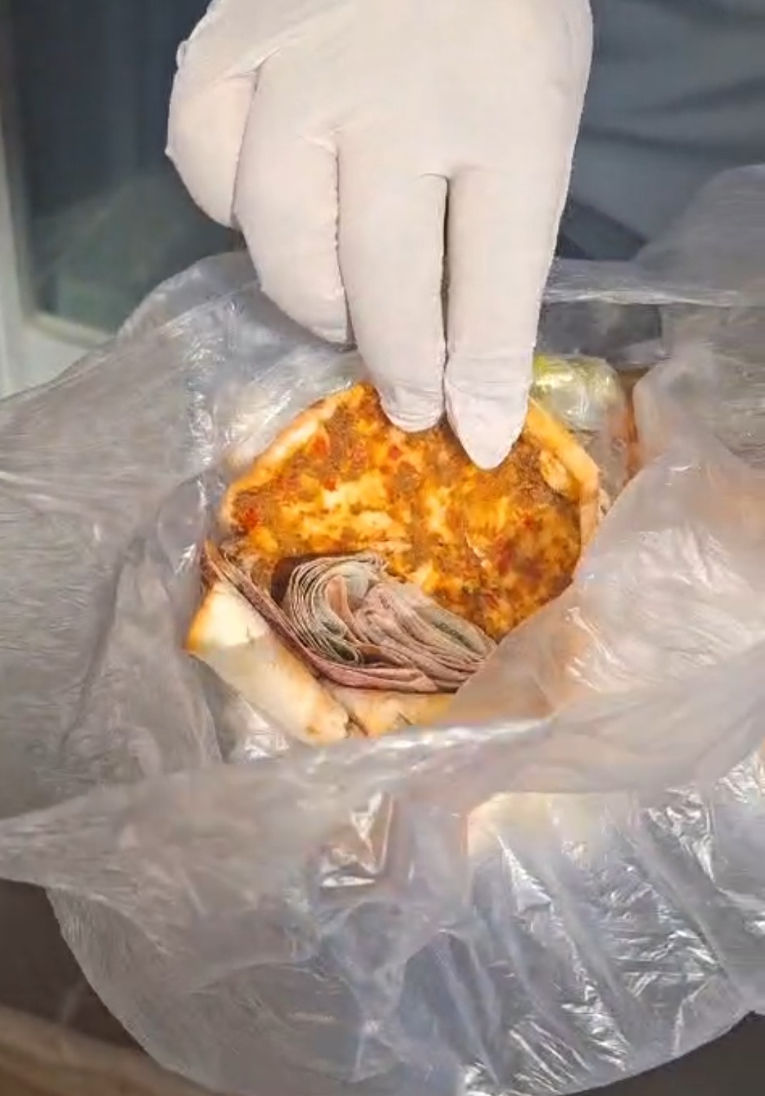 Dilenciden Pes Dedirten Taktik Parayı Lahmacunun Içine Sakladı
