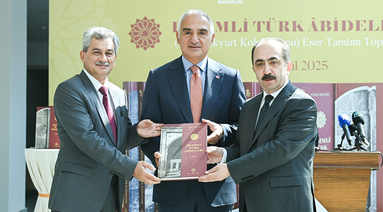 Dokuz Ciltlik “ Resimli Türk Âbideleri” Okurlarla Buluştu 1