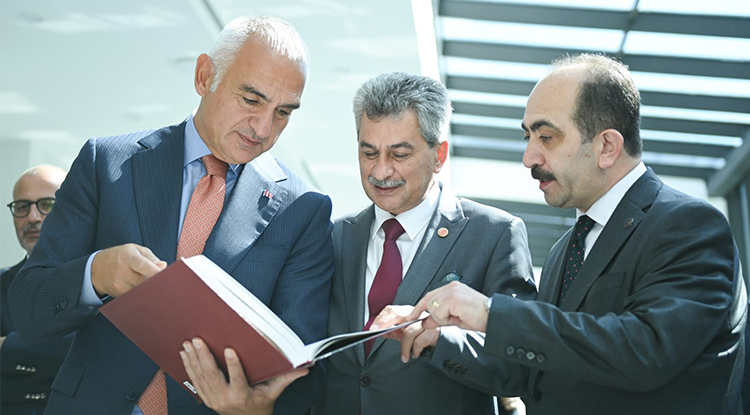 Dokuz Ciltlik “ Resimli Türk Âbideleri” Okurlarla Buluştu