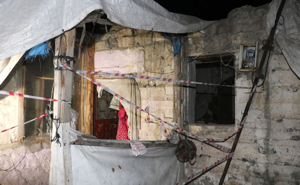 Erzurum'da Toprak Evin Damı Çöktü2