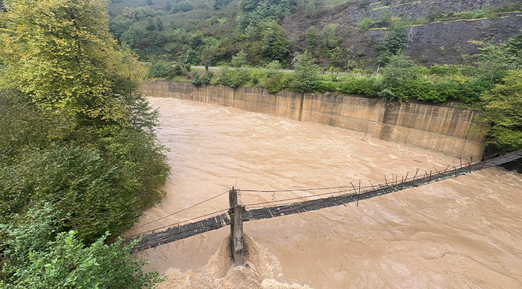 Giresun'da Etkili Olan Sağanak Hayatı Olumsuz Etkiledi 2
