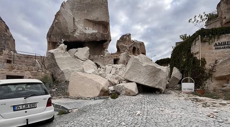 Göreme’de Bir Peribacası Iklimsel Etkilerle Hasar Aldı 2