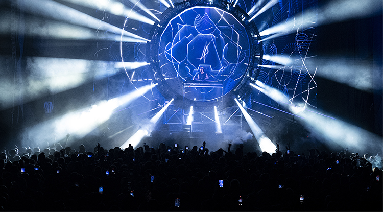 Grammy Adayı Armin Van Buuren, İstanbul'da Hayranlarıyla Buluştu