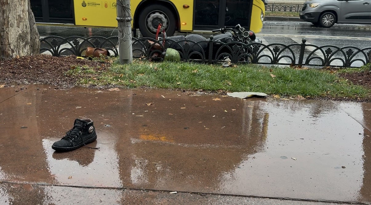 İett Otobüsü Taksi Ve Motosiklete Çarptı1