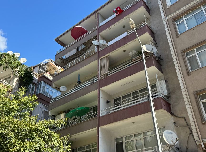 İstanbul’da Balkon Çöktü, 5 Katlı Bina Boşaltıldı1