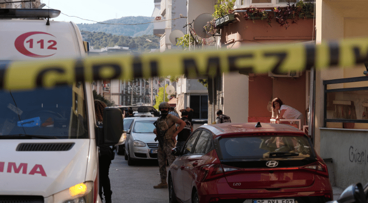 Izmir'de Polis Merkezine Yönelik Silahlı Saldırı